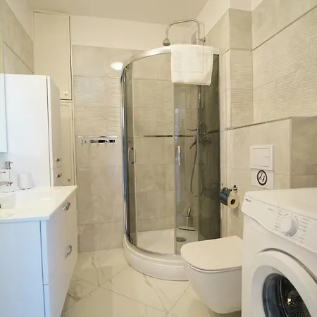 Every Sky Nadrzeczna 14 アパート